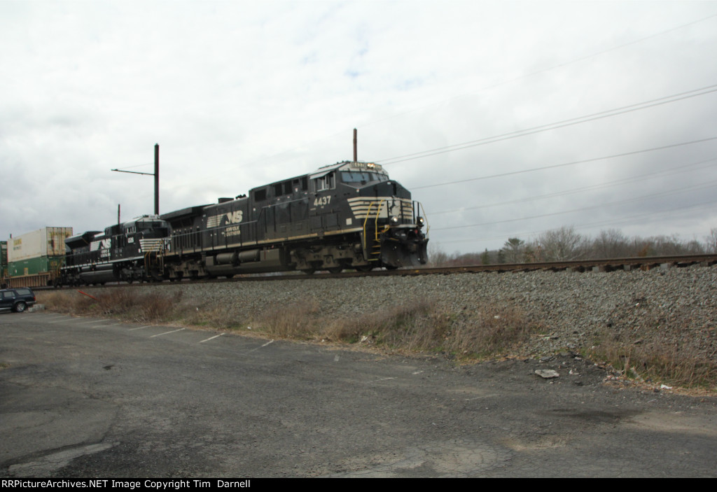 NS 4437 leading 24Z